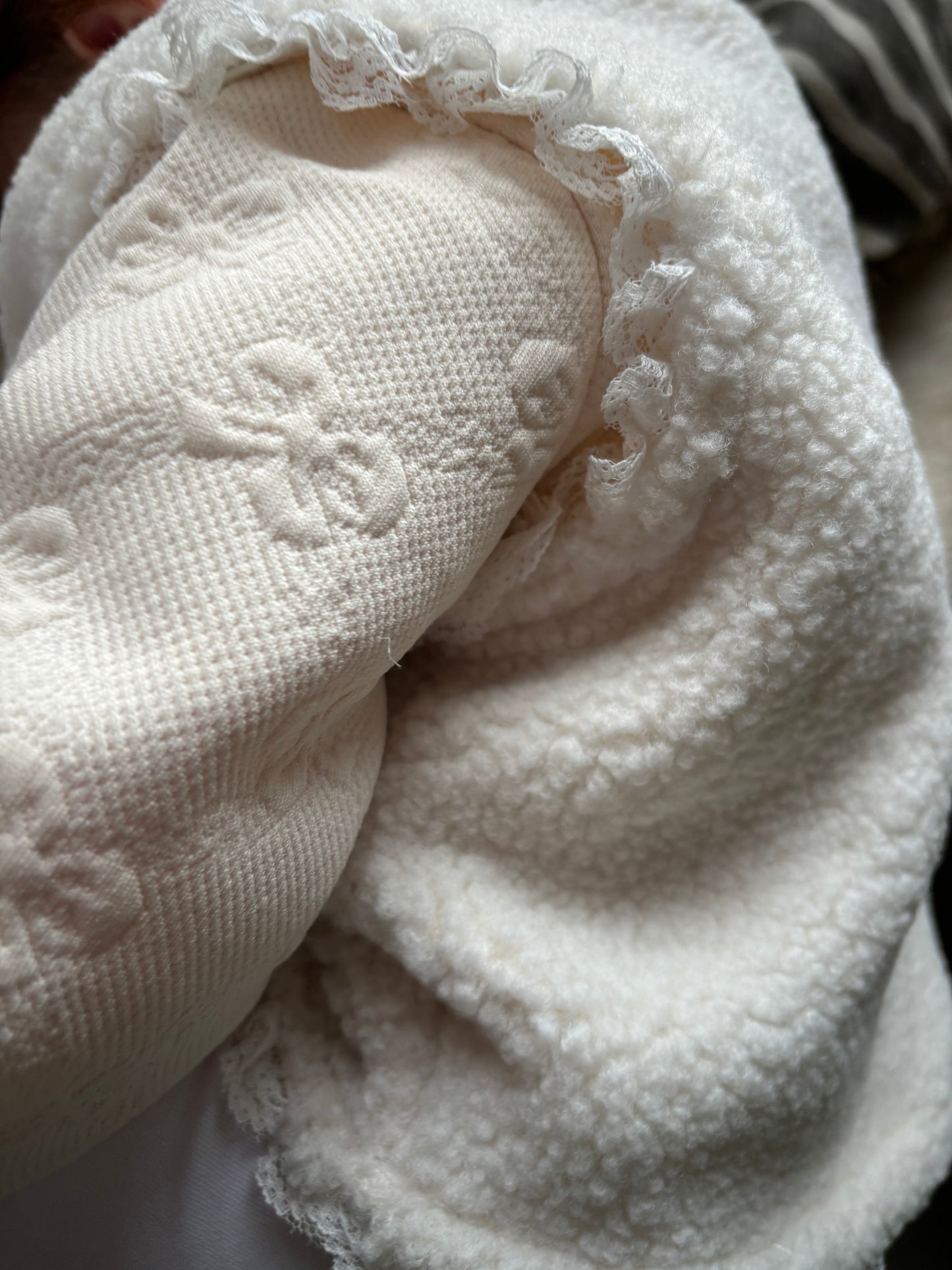 BÉATRICE BOW JUMPER